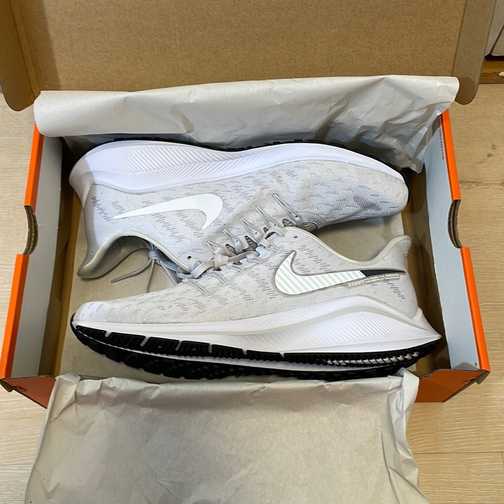 Brand New White Nike Air Vomero TB Size 9